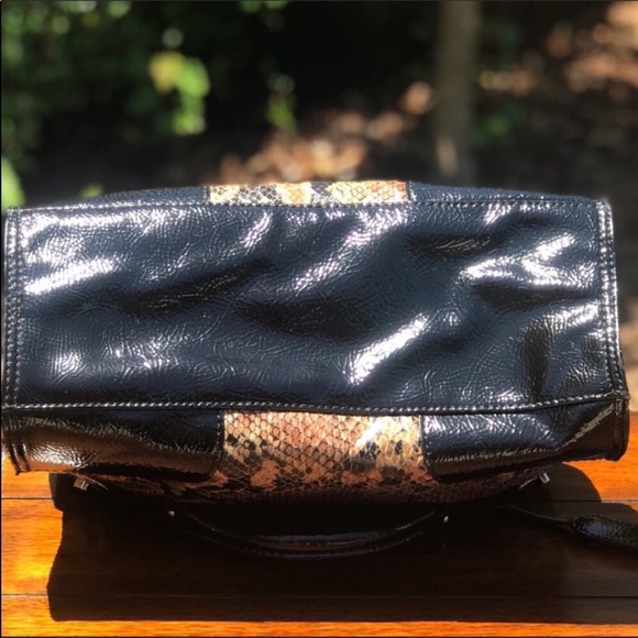 London Fog Snakeskin Bag - Picture 3 of 7